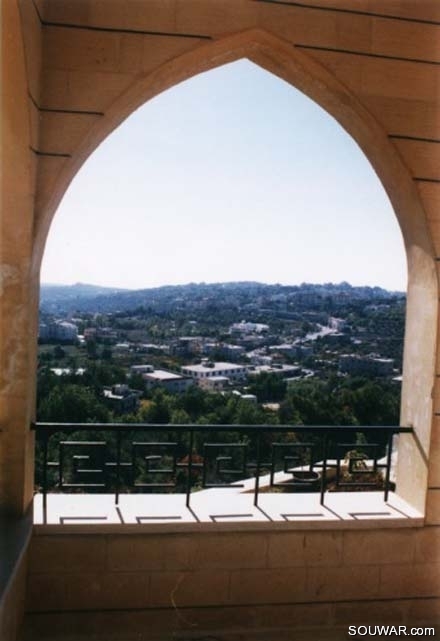 Baakleen, Balcony view